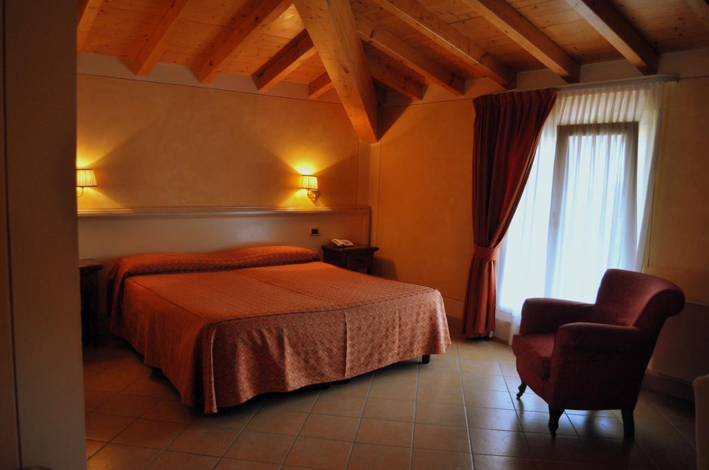 Hotel La Corte Bedizzole Ruang foto